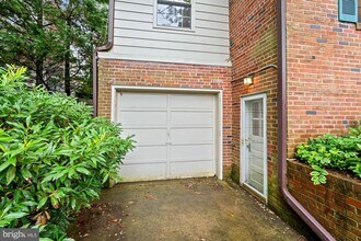 5222 Duvall Dr in Bethesda, MD - Building Photo - Building Photo