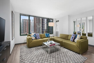 ReNew Waterside in Chicago, IL - Foto de edificio - Building Photo