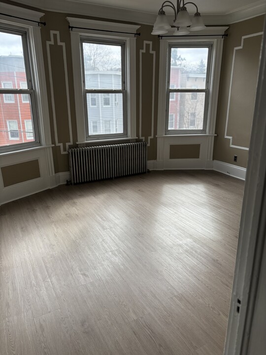 43 Oak St, Unit 1 in Yonkers, NY - Foto de edificio