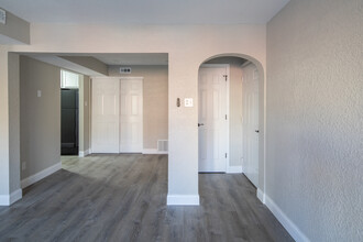 Clayton Square in St. Louis, MO - Building Photo - Interior Photo