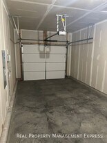 Stylish 1 Bed 1.5 Bath Townhome in Sioux Falls, SD - Building Photo