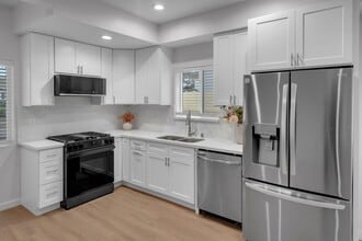4032 Elsa St in Lakewood, CA - Building Photo - Building Photo
