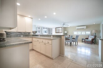 2979 Kalakaua Ave in Honolulu, HI - Foto de edificio - Building Photo