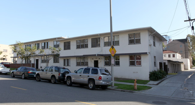 Donnee Apartments in Long Beach, CA - Building Photo - Building Photo