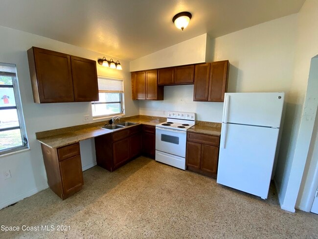 115 Pierce Ave in Cape Canaveral, FL - Building Photo - Building Photo