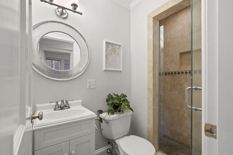 244 Beacon St, Unit #1B in Boston, MA - Foto de edificio - Building Photo