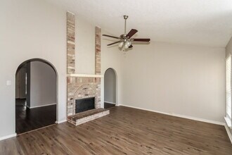 13916 Bonnercrest Dr in Houston, TX - Building Photo - Building Photo