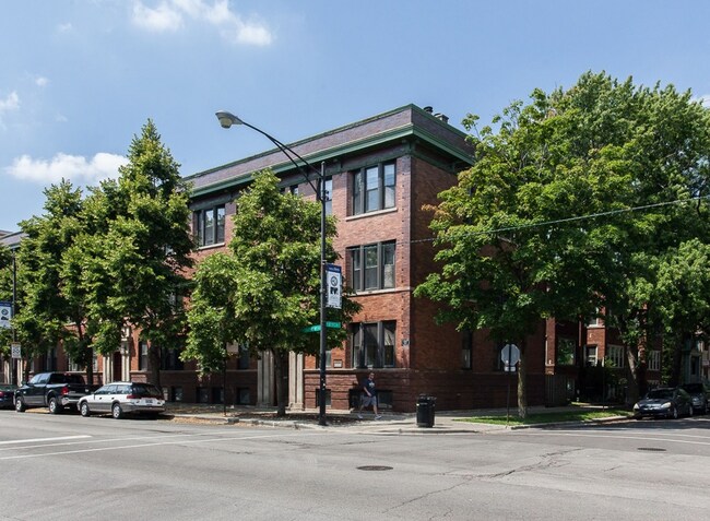3852 N Southport Ave, Unit 2