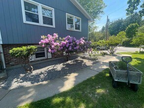 35 Mill Pond Rd in Durham, NH - Building Photo - Building Photo