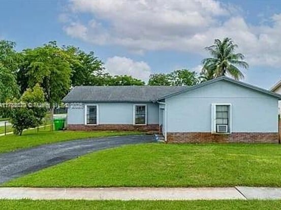 10900 NW 28th St in Sunrise, FL - Foto de edificio - Building Photo