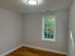 8 Elton St in Worcester, MA - Foto de edificio - Building Photo