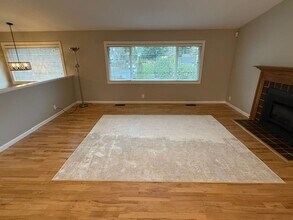 14004 81st Ave NE in Kirkland, WA - Building Photo - Building Photo