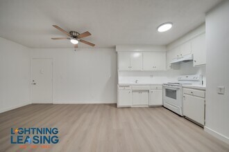 703 Irolo St in Los Angeles, CA - Building Photo - Building Photo