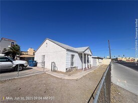 10 E Bonanza Rd in Las Vegas, NV - Building Photo