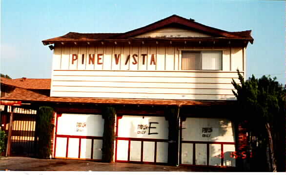 Pine Vista in Lynwood, CA - Building Photo