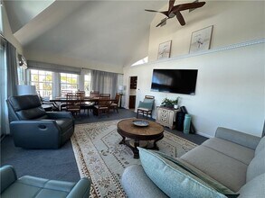 67 Esmond Ave in North Kingstown, RI - Building Photo - Building Photo