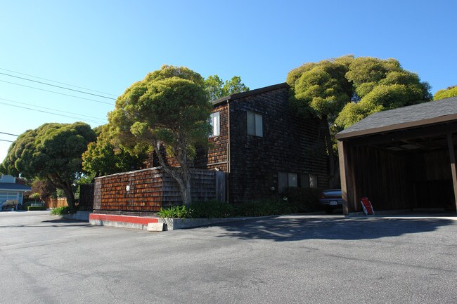 910 Capitola Ave in Capitola, CA - Foto de edificio - Building Photo