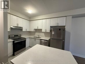 590 N Service Rd in Hamilton, ON - Building Photo - Building Photo