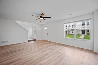227 Kingsport Dr in South Elgin, IL - Building Photo - Building Photo