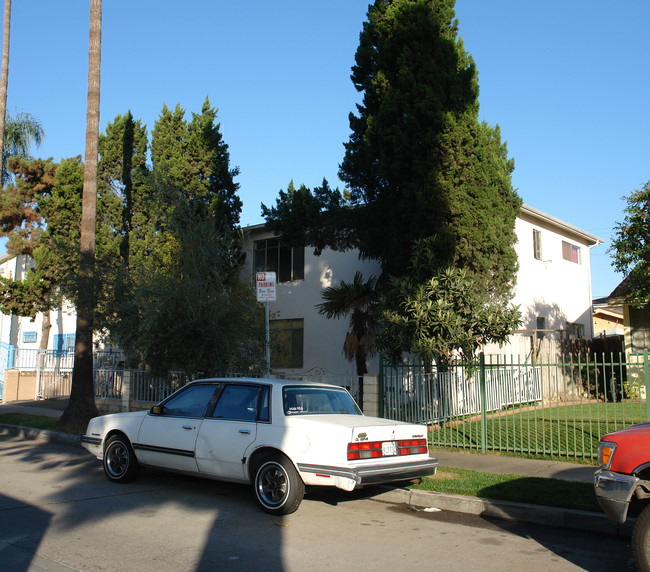 11341 Emelita St in North Hollywood, CA - Building Photo - Building Photo