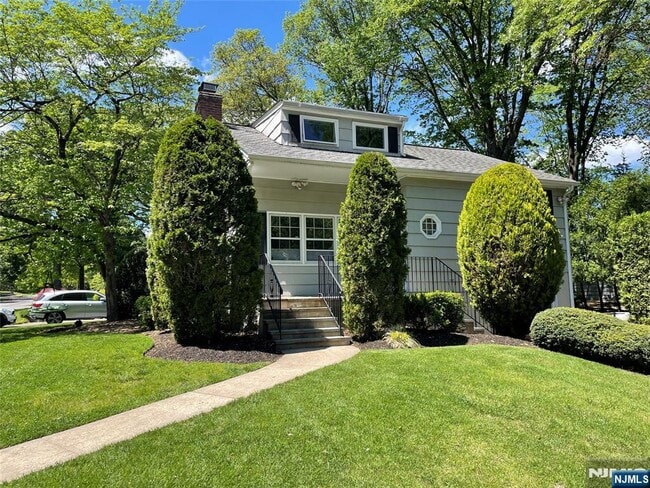 397 West End in Ridgewood, NJ - Building Photo - Building Photo