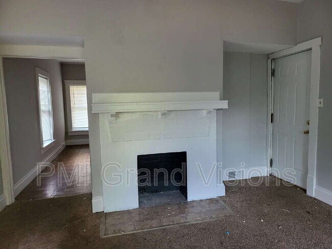 623 W William St in Decatur, IL - Building Photo - Building Photo
