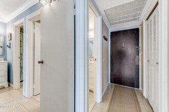 935 N Halifax Ave in Daytona Beach, FL - Foto de edificio - Building Photo