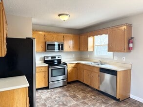 101 Pappy Dr in Oak Grove, KY - Building Photo - Building Photo