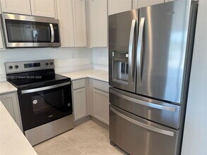 822 SW 11th Ter in Florida City, FL - Building Photo - Building Photo