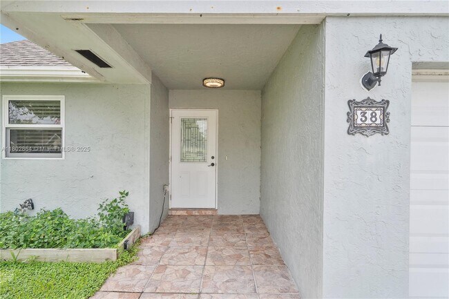 38 Tara Lakes Dr E in Boynton Beach, FL - Building Photo - Building Photo