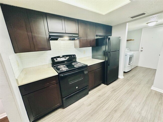 2612 Gwendolyn Ln in Austin, TX - Building Photo - Building Photo
