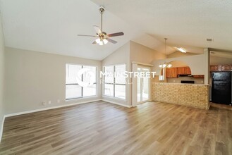 1530 Lahn Rd in New Braunfels, TX - Foto de edificio - Building Photo