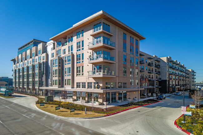 Luxia Gallery House South in Dallas, TX - Foto de edificio - Building Photo