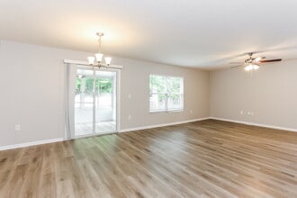 3703 Summit Oaks Dr in Green Cove Springs, FL - Foto de edificio - Building Photo