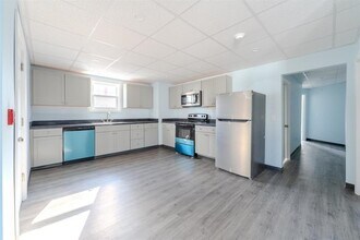 74 Massabesic St in Manchester, NH - Building Photo - Building Photo