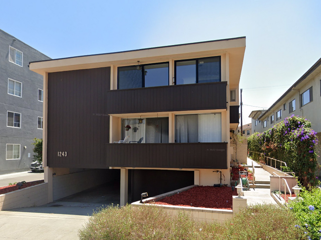 1243 Wellesley Ave in Los Angeles, CA - Building Photo - Building Photo