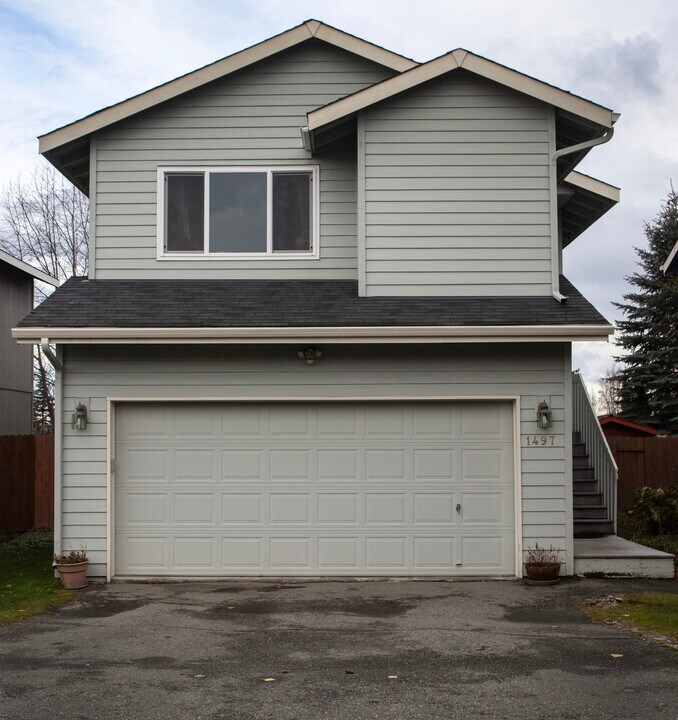 1497 N Heather Meadows Loop in Anchorage, AK - Building Photo