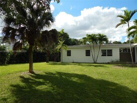 7800 SW 69th Ave in Miami, FL - Building Photo