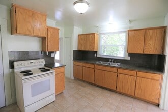 15901 Stephens St in Delhi, CA - Building Photo - Building Photo