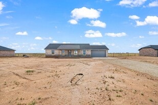 213 North F M 789 in Slaton, TX - Building Photo