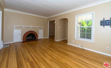 6353 W 82nd St in Los Angeles, CA - Building Photo - Building Photo