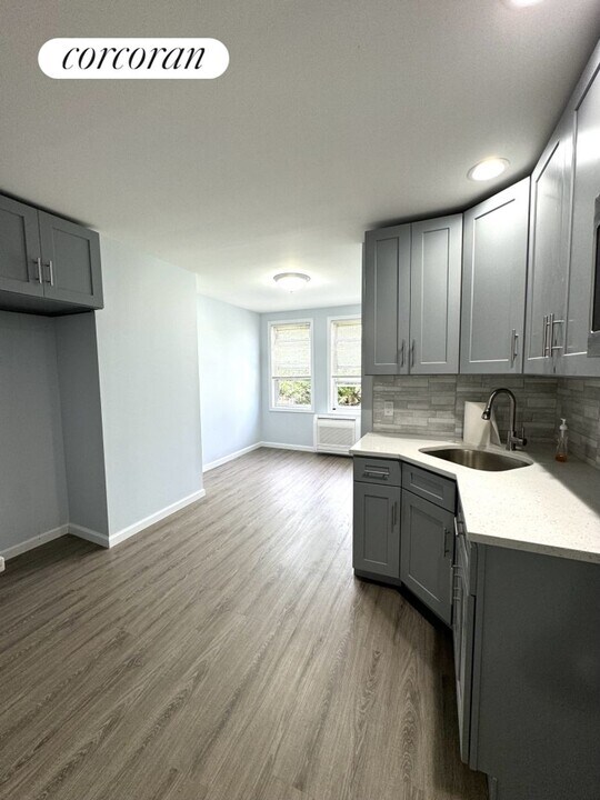 72-12 66th St in Queens, NY - Building Photo
