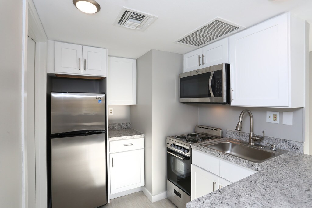 Flats at 390 Meriden, CT Apartments