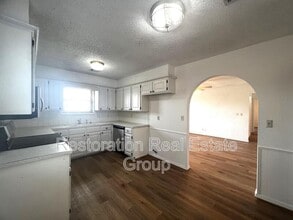1024 S Highland Dr in Mustang, OK - Building Photo - Building Photo
