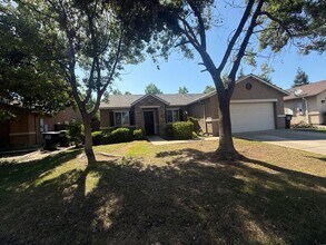 3331 N Linda Vista St in Visalia, CA - Building Photo - Building Photo
