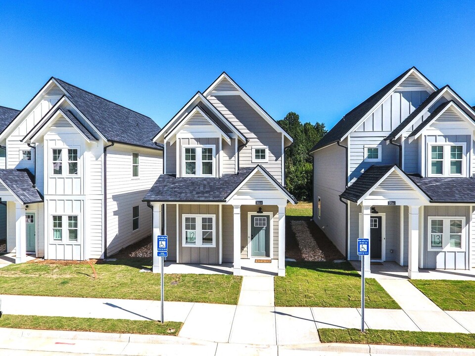 Oakwood Commons By Stella Homes in Gainesville, GA - Building Photo