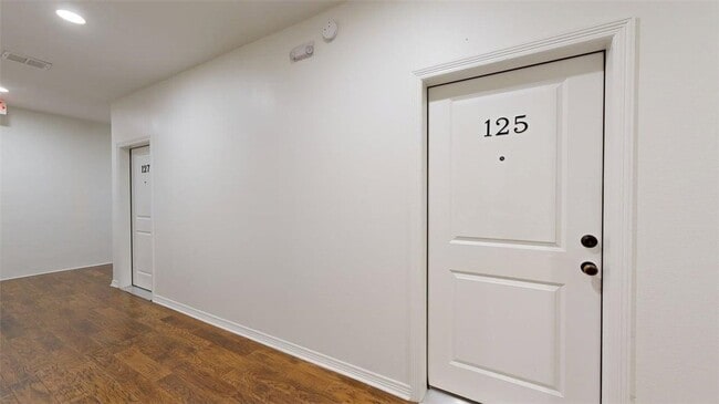 206 N Main St, Unit 125 in Bryan, TX - Foto de edificio - Building Photo