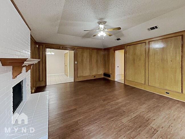 4211 Spring Meadow Ln in Flower Mound, TX - Foto de edificio - Building Photo
