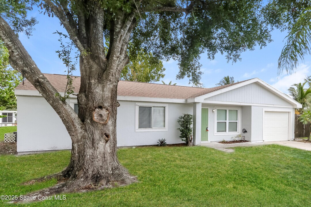 391 SW Homeland Rd in Port St. Lucie, FL - Building Photo