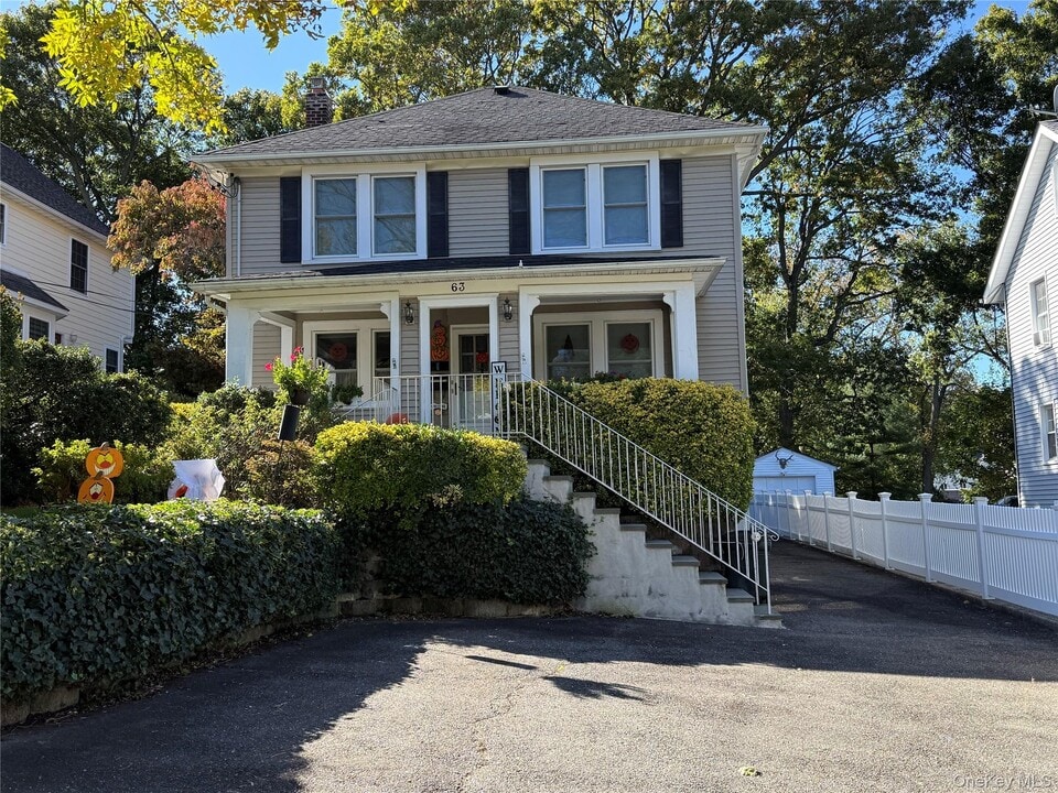 63 Franklin Ave in Glen Cove, NY - Building Photo